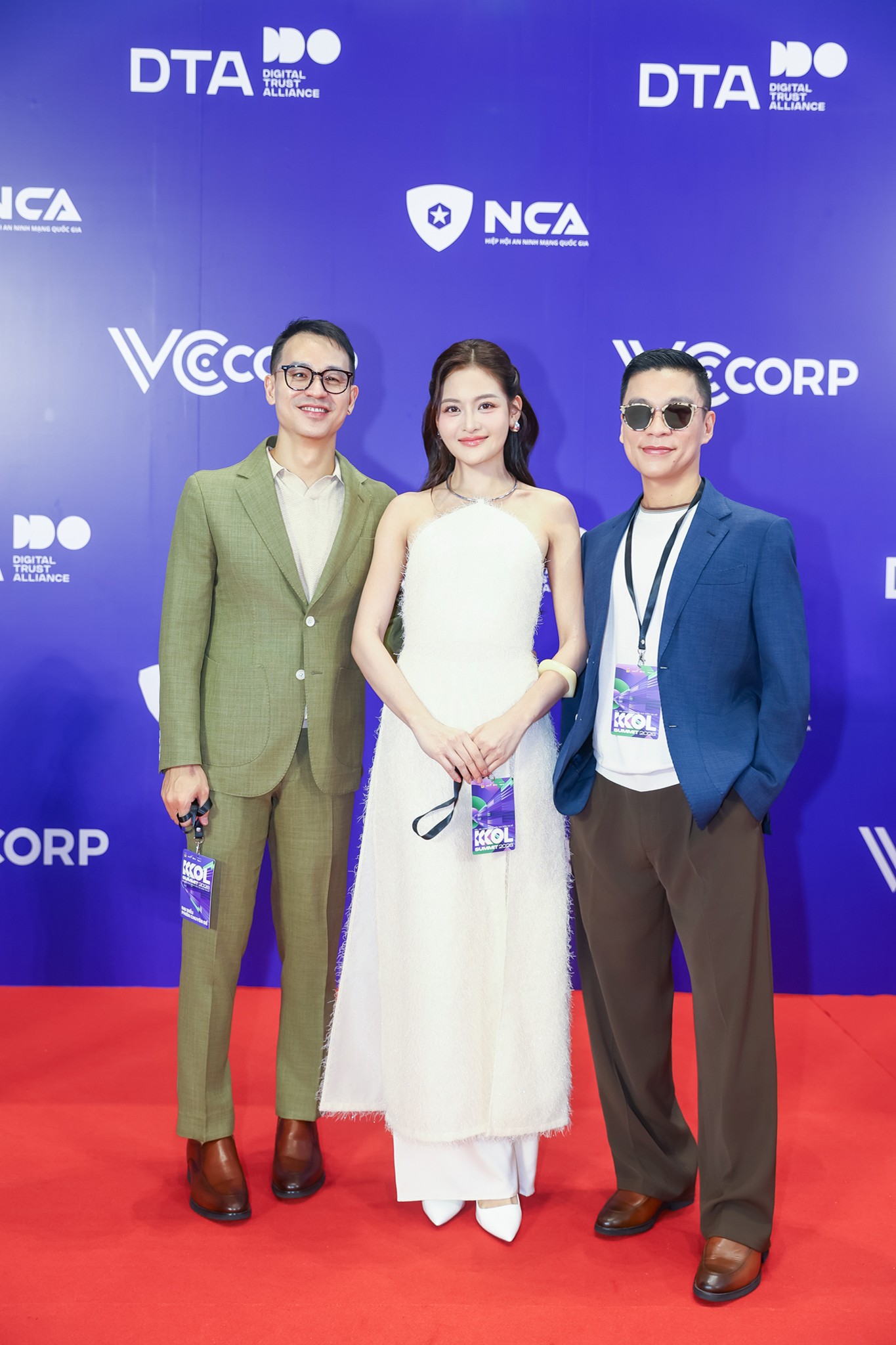 Thuỳ Anh - Chế Nguyễn Quỳnh Châu "đua" visual, vợ chồng Anh Đức và loạt cặp đôi tình tứ xuất hiện tại KOL Summit 2026 - Ảnh 8.