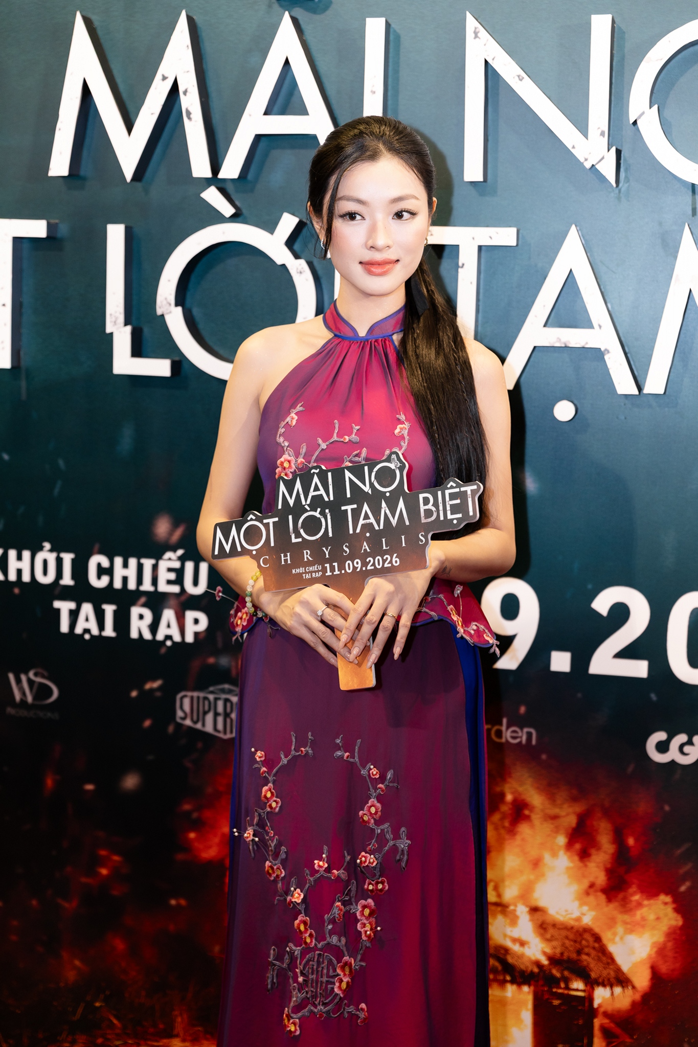 Thảm đỏ HOT nhất hôm nay: Lê Phương - Minh Anh sắc vóc quá bén, 1 cặp đôi công khai hôn nhau ngọt muốn xỉu- Ảnh 9.