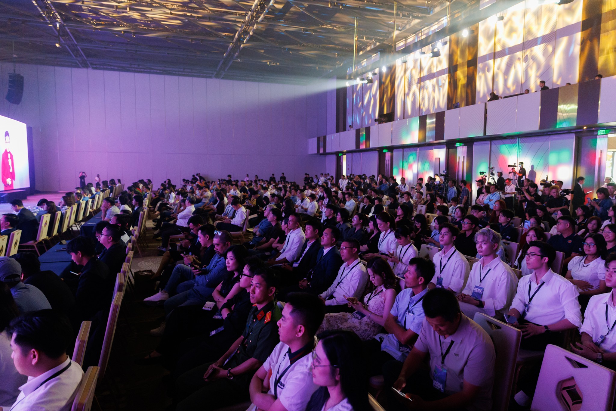 KOL Summit 2026: Chính thức bước vào 2 phiên chuyên đề thảo luận về AI, khủng hoảng niềm tin và tương lai sáng tạo - Ảnh 13.