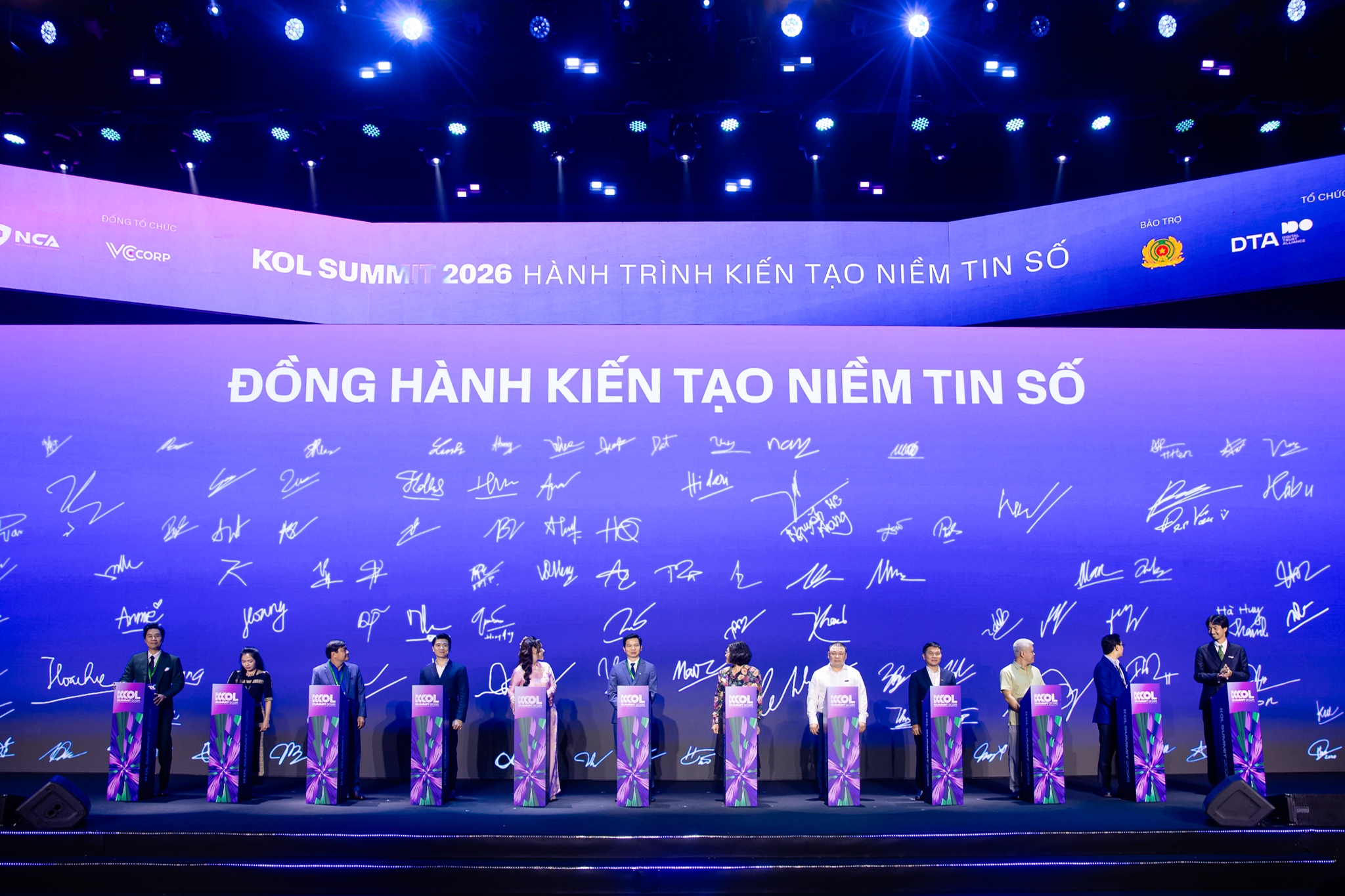 KOL Summit 2026: 34 CLB Niềm tin số và 1.500 khách mời ký cam kết đồng hành kiến tạo niềm tin số - Ảnh 5.