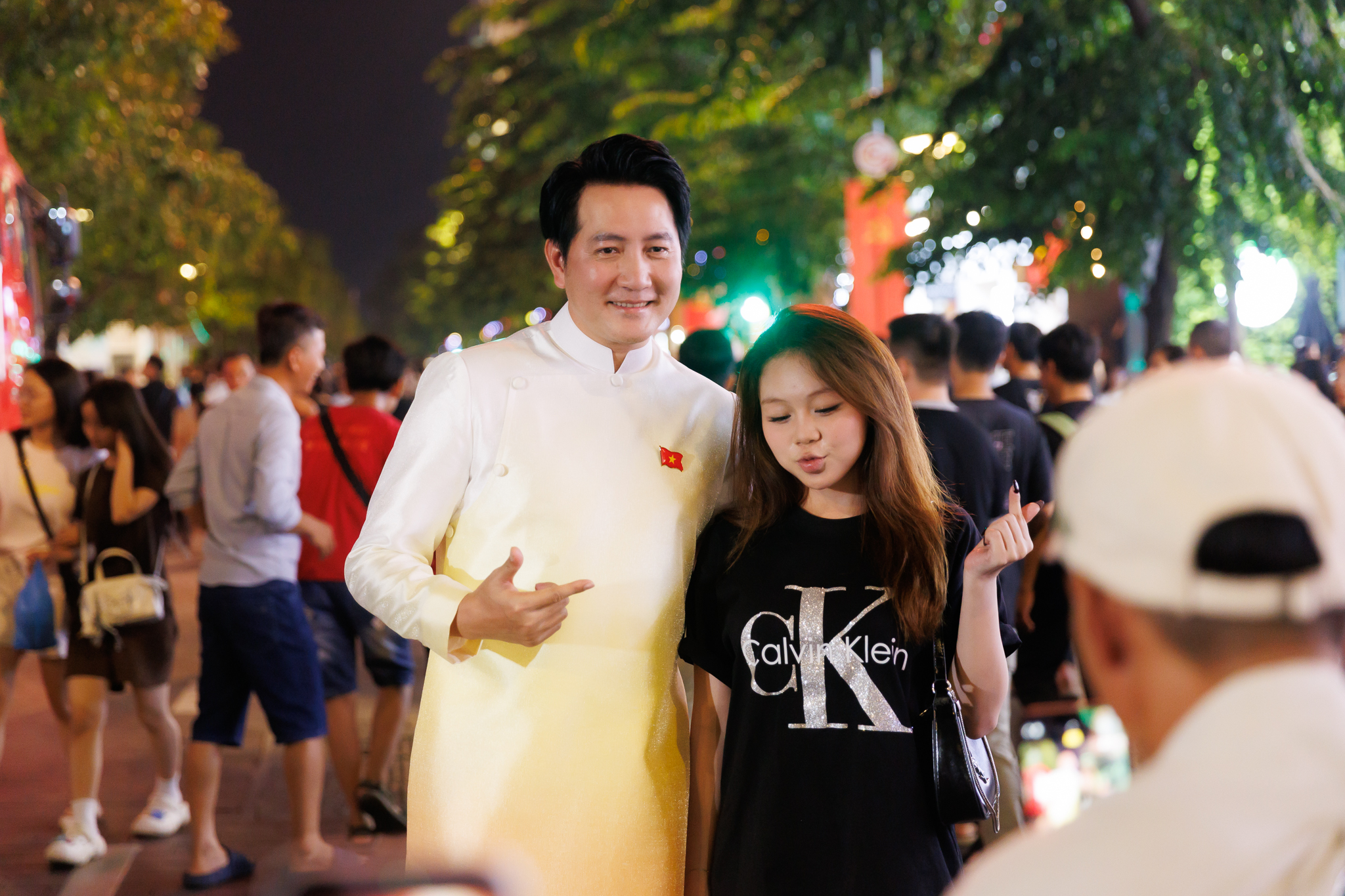 Pháo hoa chưa bắn, Công viên Thống Nhất đã đông nghịt: Người dân dựng lều, trải thảm ngồi chờ - Ảnh 14.