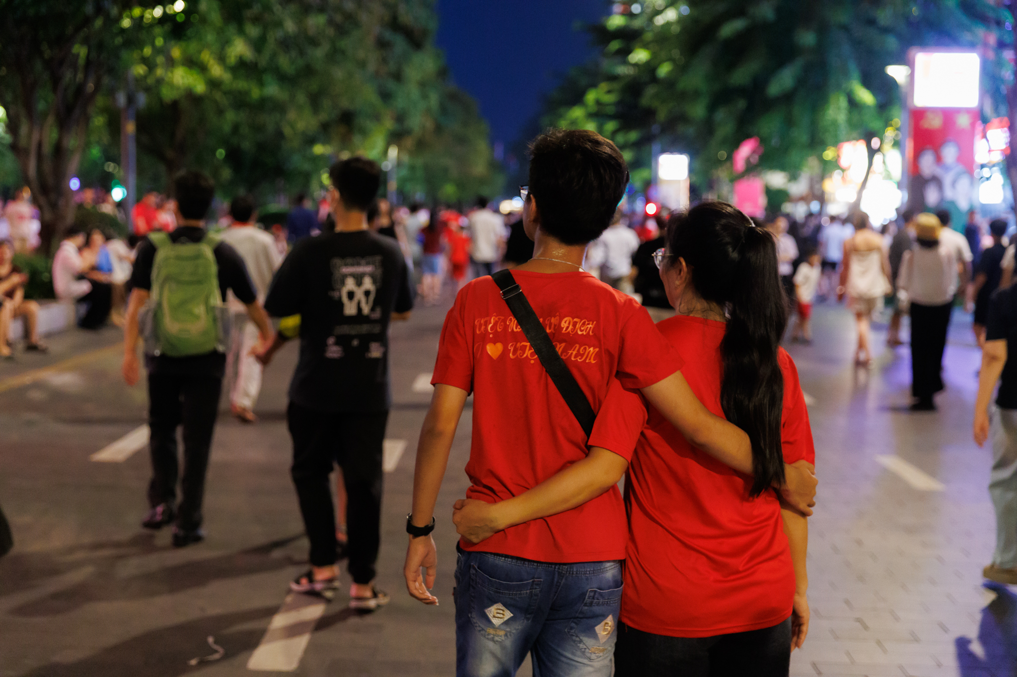 Pháo hoa chưa bắn, Công viên Thống Nhất đã đông nghịt: Người dân dựng lều, trải thảm ngồi chờ - Ảnh 17.