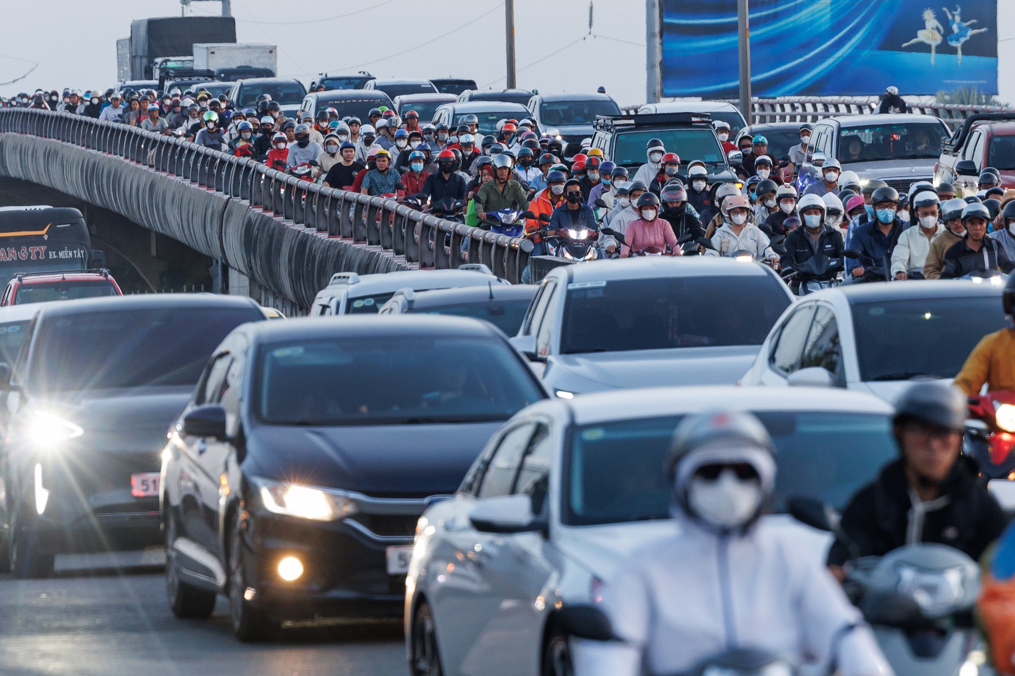 Cảnh tượng trên đường phố lúc này thay cho thông báo: Hết lễ, mai đi làm! - Ảnh 16.