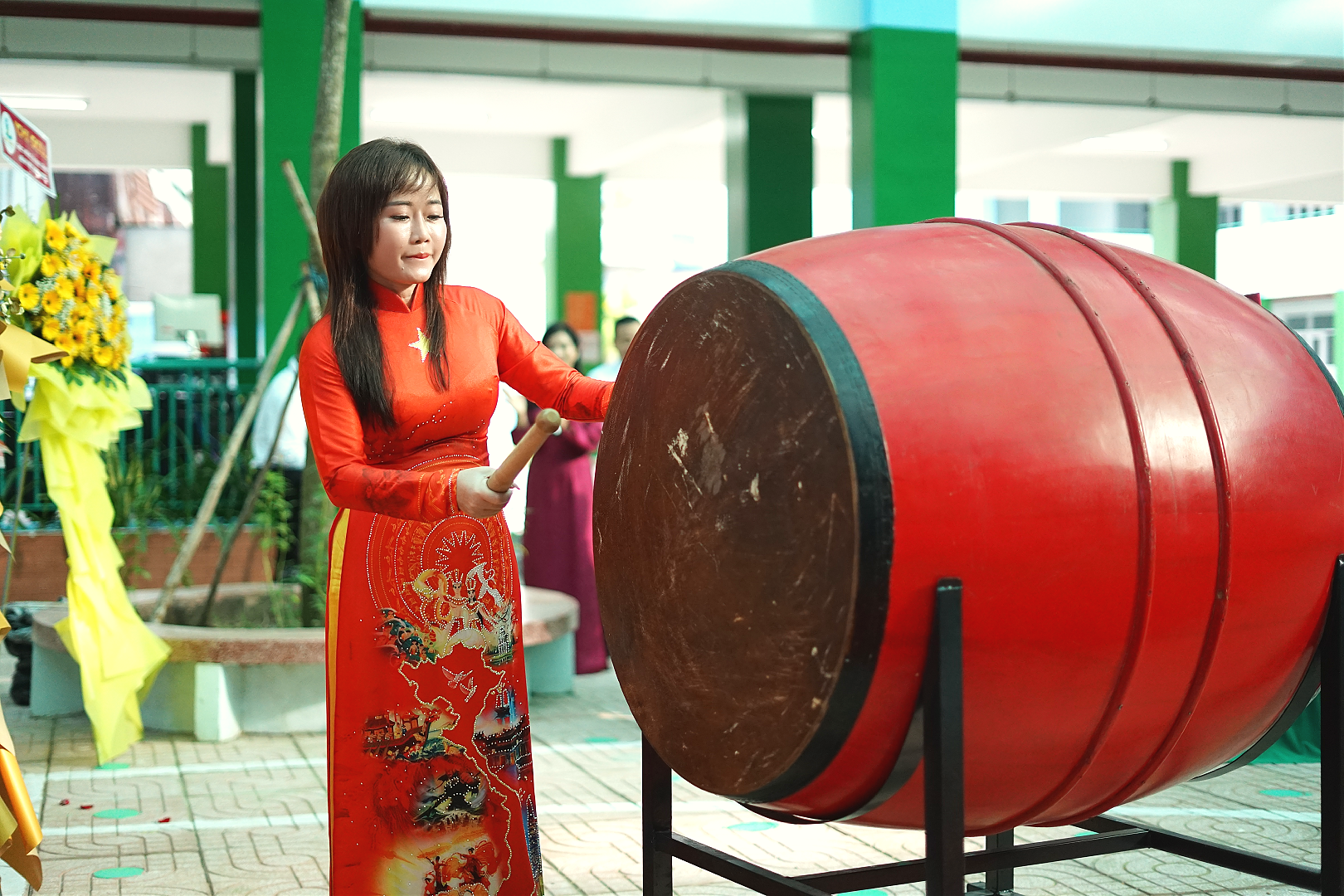 Bên trong ngôi trường tiểu học xây trên nền nghĩa trang lớn nhất TP.HCM trong ngày khai giảng đầu tiên- Ảnh 1.