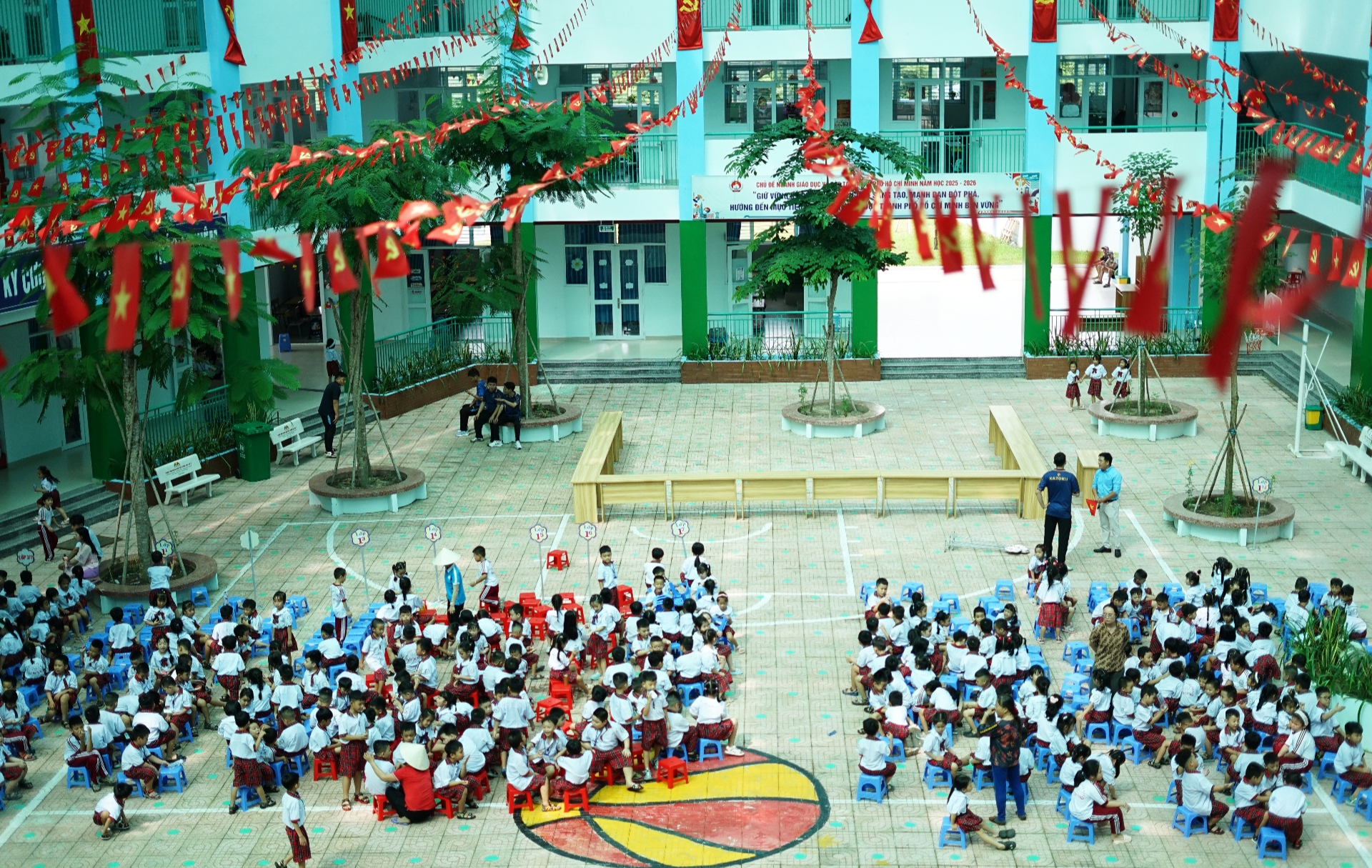 Không khí rộn ràng trước ngày khai giảng đầu tiên của ngôi trường đặc biệt trên nền nghĩa trang Bình Hưng Hòa- Ảnh 15.