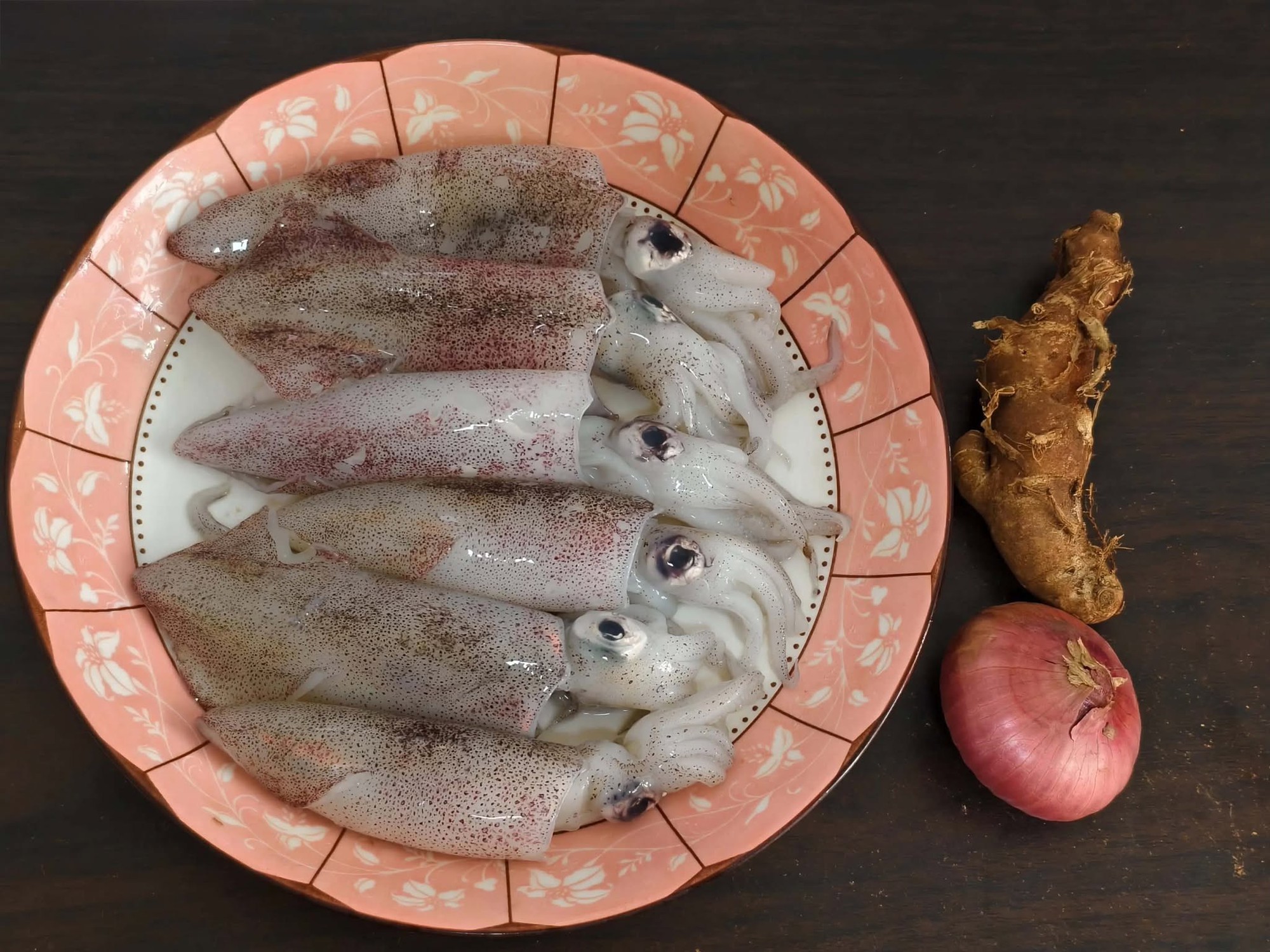 Món ăn này chỉ cần đặt lên bàn ăn, cả nhà mới nhìn - Ảnh 1.