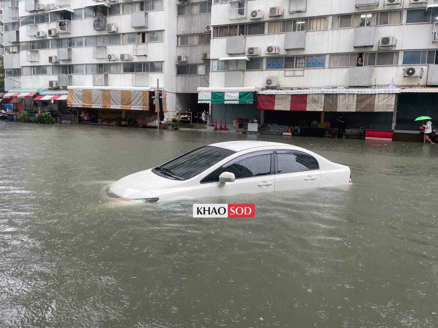Toàn cảnh Bangkok sau gần 48 giờ mưa lớn, cả 50 quận đều là vùng thiên tai- Ảnh 2.