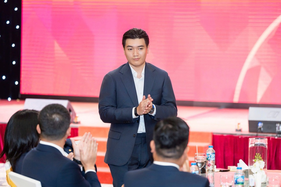 Chân dung người Việt SN 2003 đang giữ chức Chủ tịch, sở hữu tài sản chứng khoán 4.227 tỷ đồng- Ảnh 1.