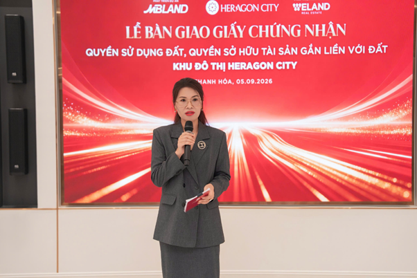 Heragon City bàn giao giấy chứng nhận Quyền sử dụng đất cho những khách hàng đầu tiên - Ảnh 1. Heragon City bàn giao giấy chứng nhận Quyền sử dụng đất cho những khách hàng đầu tiên - Ảnh 1.