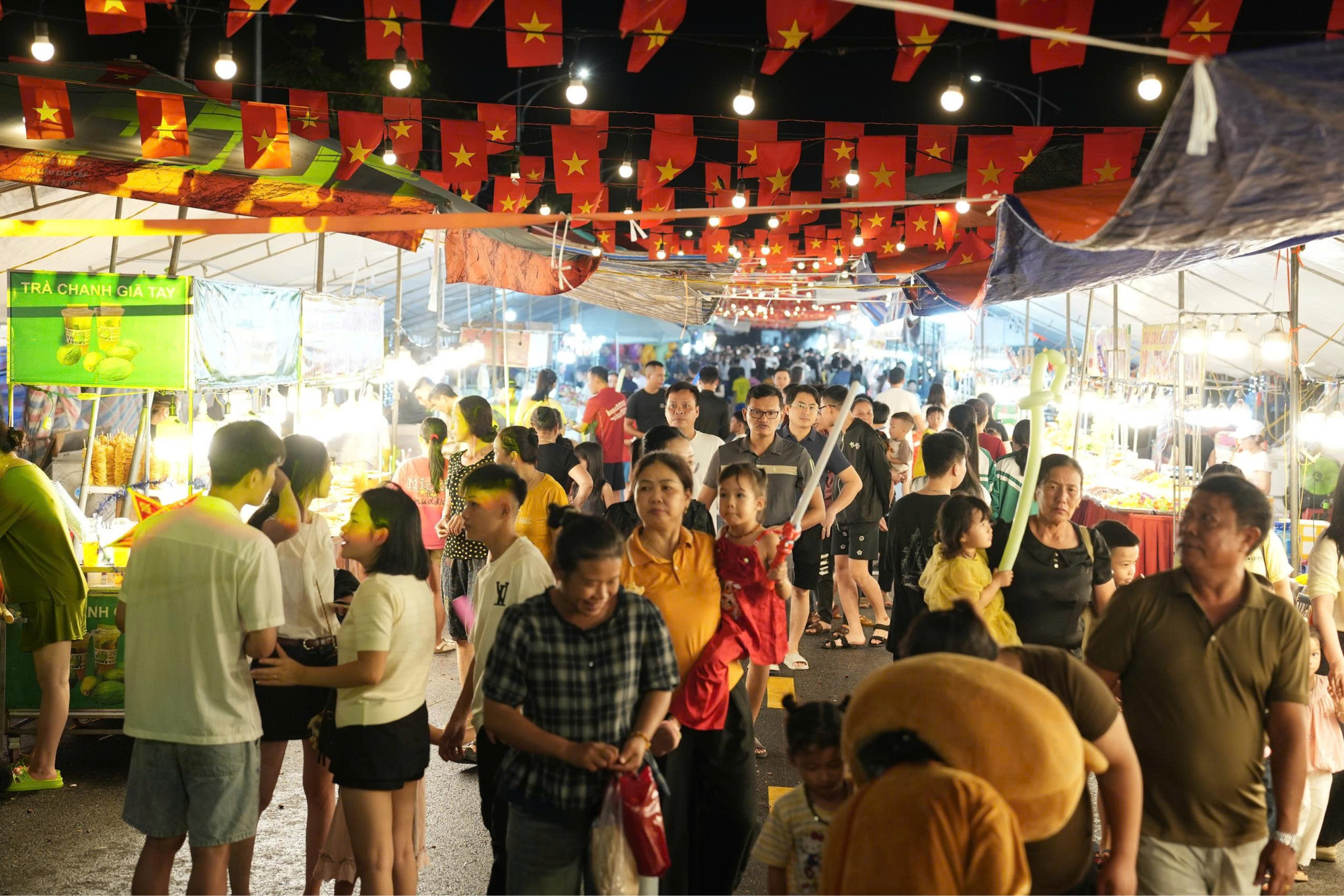 Hơn 30.000 lượt khách trong 3 ngày: Bài toán thương mại Shophouse Elite Residence - Ảnh 1. Hơn 30.000 lượt khách trong 3 ngày: Bài toán thương mại Shophouse Elite Residence - Ảnh 1.