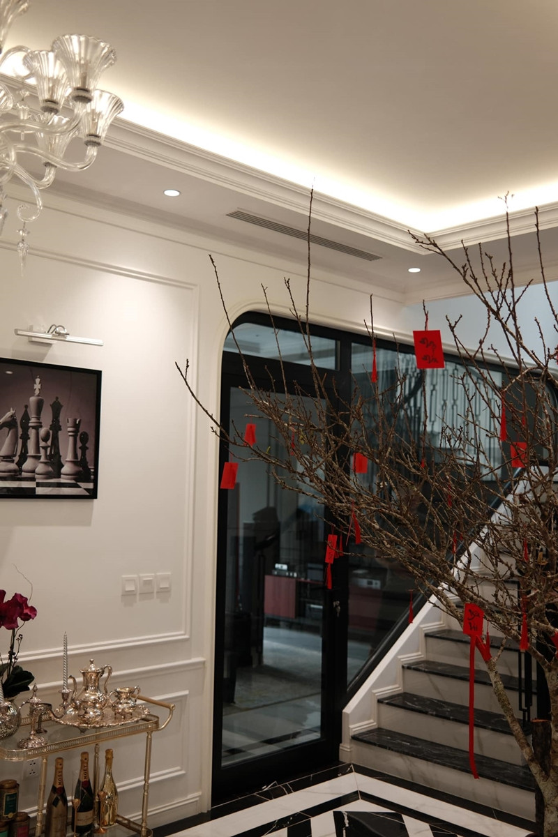 Biệt thự 3 tầng toàn màu trắng của mỹ nhân Hà Nội 30 tuổi chưa lấy chồng, được báo Trung khen là "quốc bảo nhan sắc"- Ảnh 6.