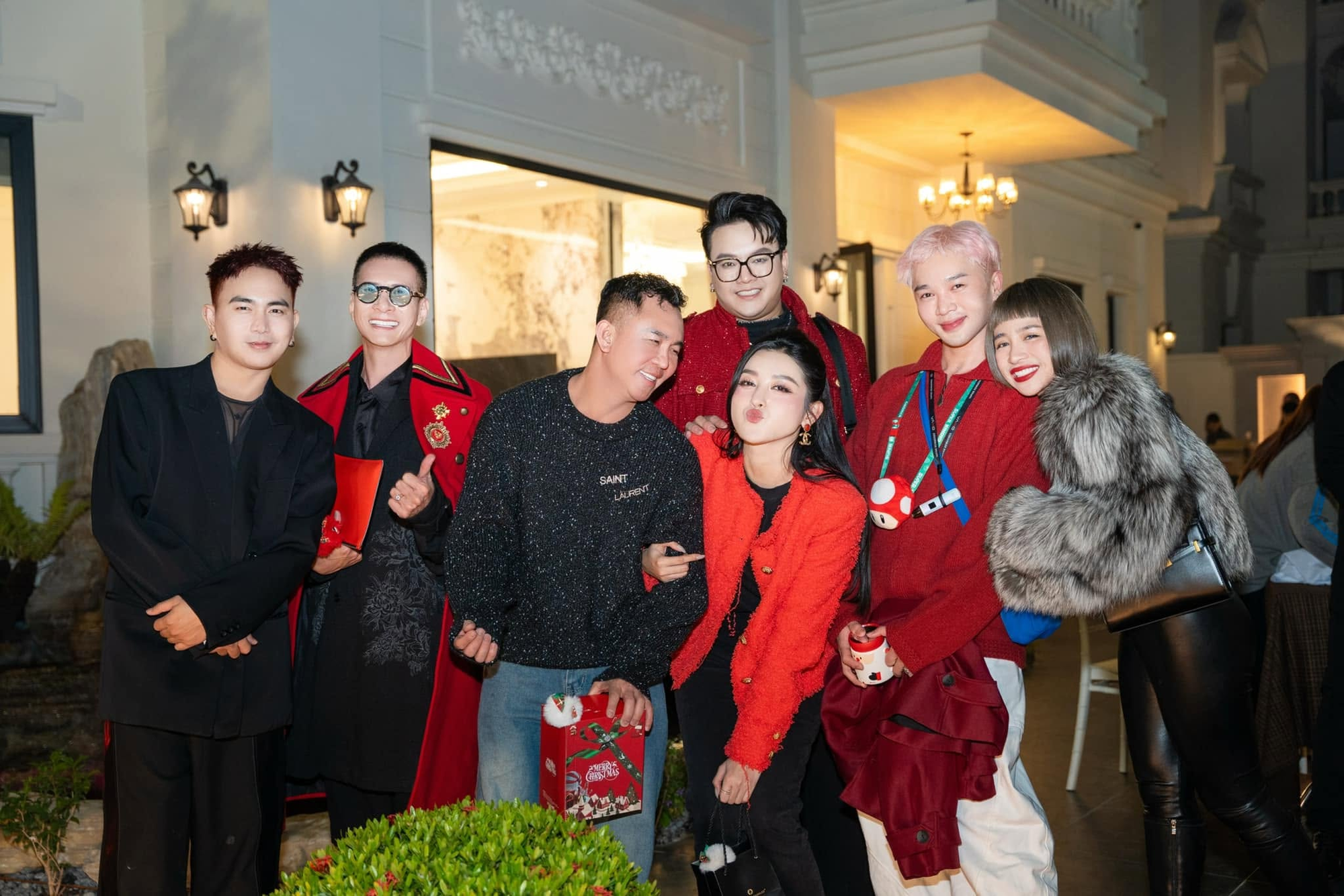Biệt thự 3 tầng toàn màu trắng của mỹ nhân Hà Nội 30 tuổi chưa lấy chồng, được báo Trung khen là "quốc bảo nhan sắc"- Ảnh 5.
