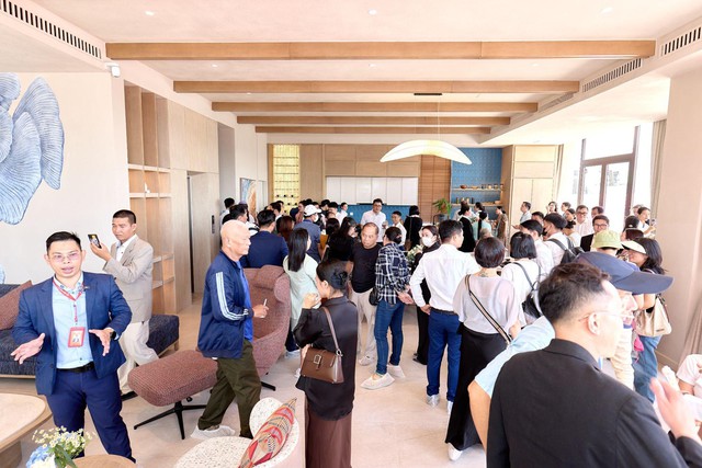 Khai trương nhà mẫu The Elite: Hàng trăm nhà đầu tư đổ về Khai trương nhà mẫu The Elite: Hàng trăm nhà đầu tư đổ về