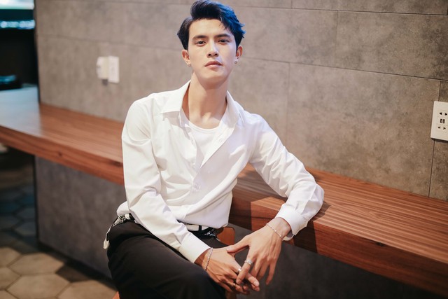 Trần Ngọc Vàng xin lỗi giữa loạt 