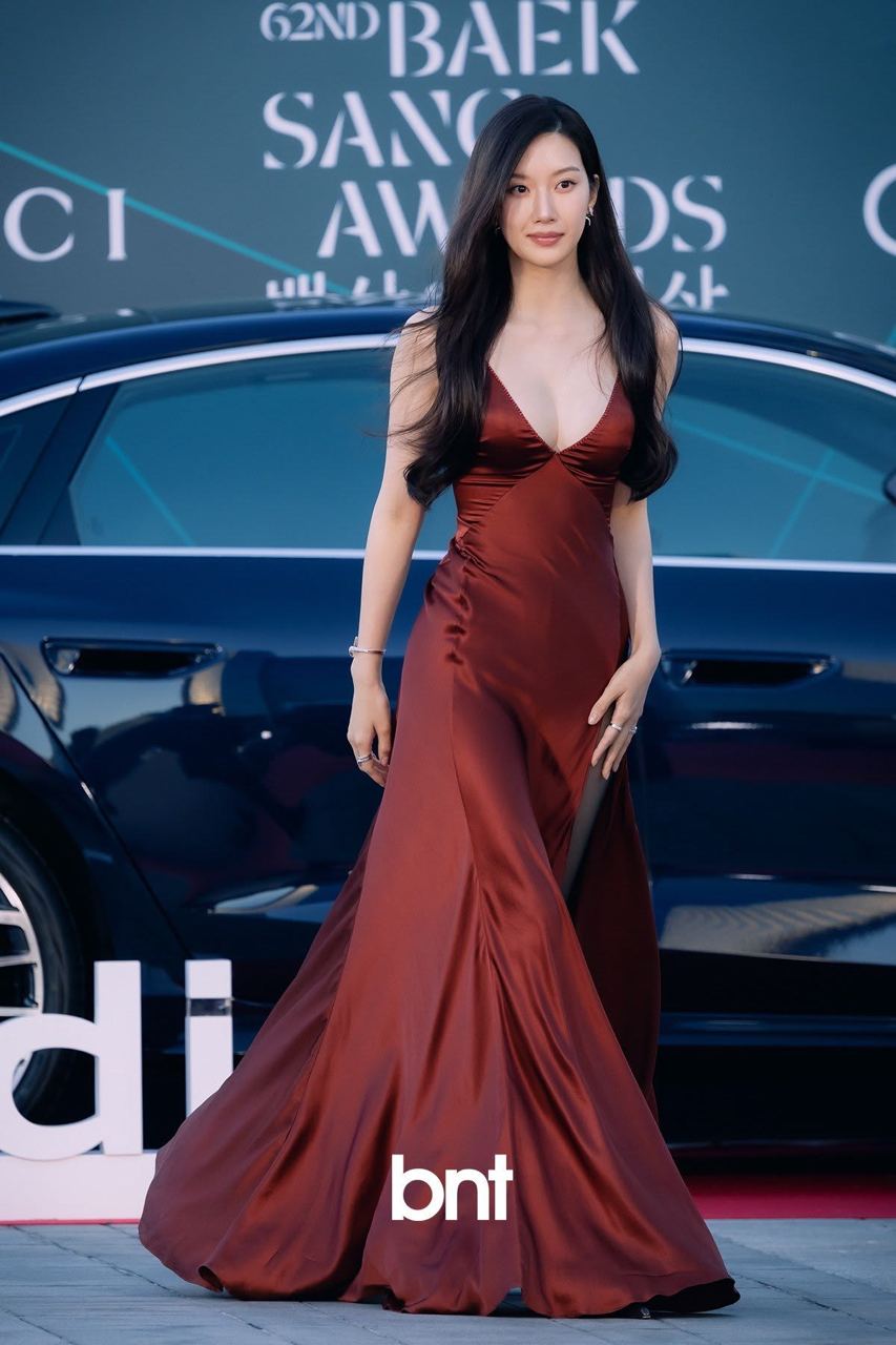 Minh tinh lấn át Son Ye Jin để đầu bù tóc rối ra đường vẫn đươc khen sang- Ảnh 8.