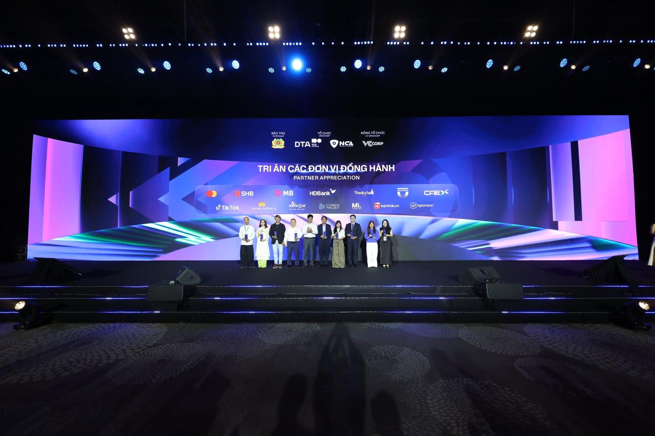 KOL Summit 2026: 34 CLB Niềm tin số và 1.500 khách mời ký cam kết đồng hành kiến tạo niềm tin số - Ảnh 3.