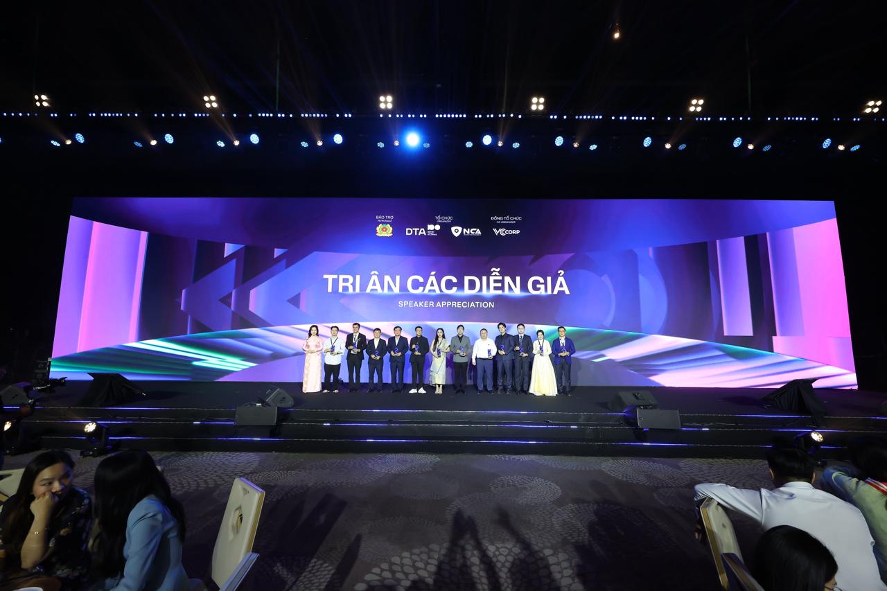 KOL Summit 2026: 34 CLB Niềm tin số và 1.500 khách mời ký cam kết đồng hành kiến tạo niềm tin số - Ảnh 2.