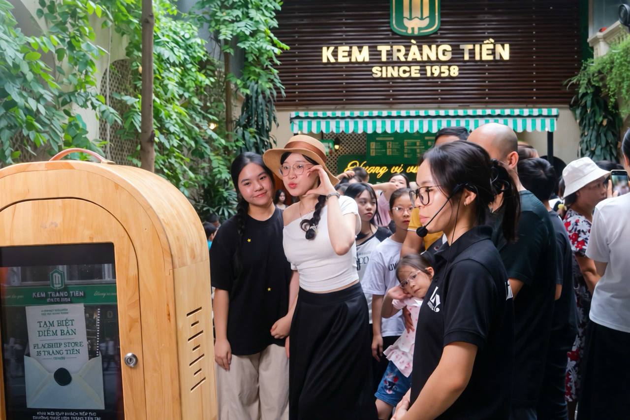 Ngày cuối tiếc nuối ở số 35 Tràng Tiền: "Tạm biệt nơi em được bố cho đi ăn kem khi được 10 điểm toán đầu tiên" - Ảnh 26.