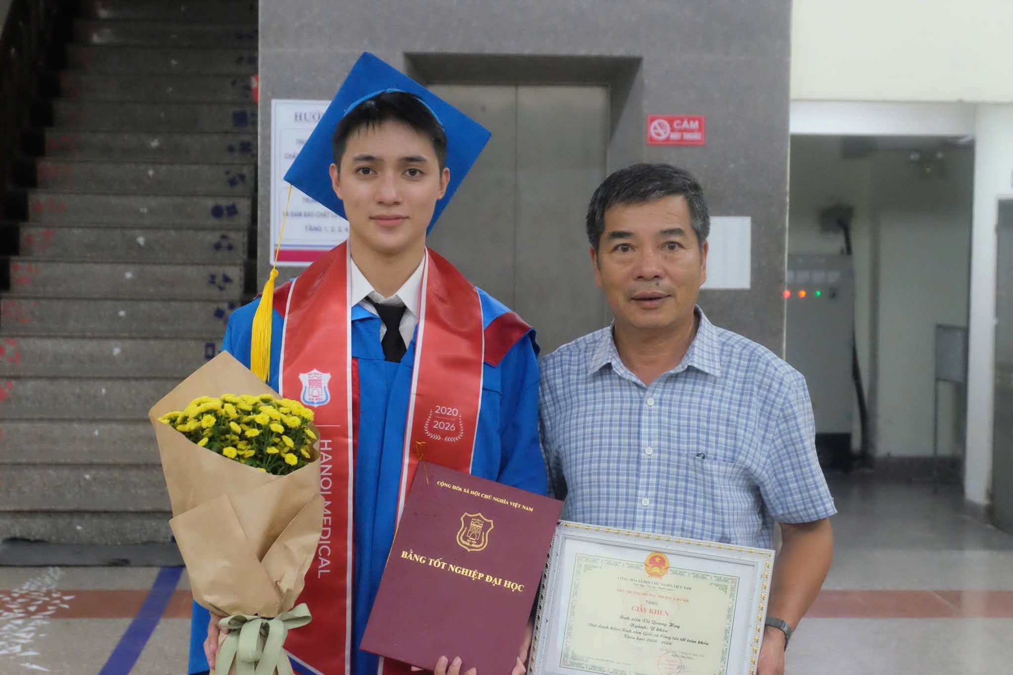 Bác sĩ nội trú Vũ Quang Huy chuyên ngành Ung thư gây sốt Match Day "gánh" combo: IELTS 8.0, đẹp trai, học vấn đỉnh - Ảnh 3.