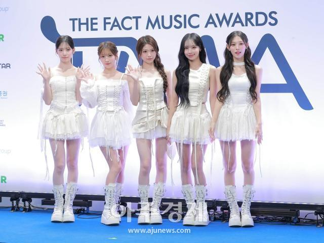 Sự kiện hot nhất showbiz hôm nay: Seohyun (SNSD) hóa nữ thần, nam thần BAD "hẩy ngực" chiếm trọn spotlight- Ảnh 25.