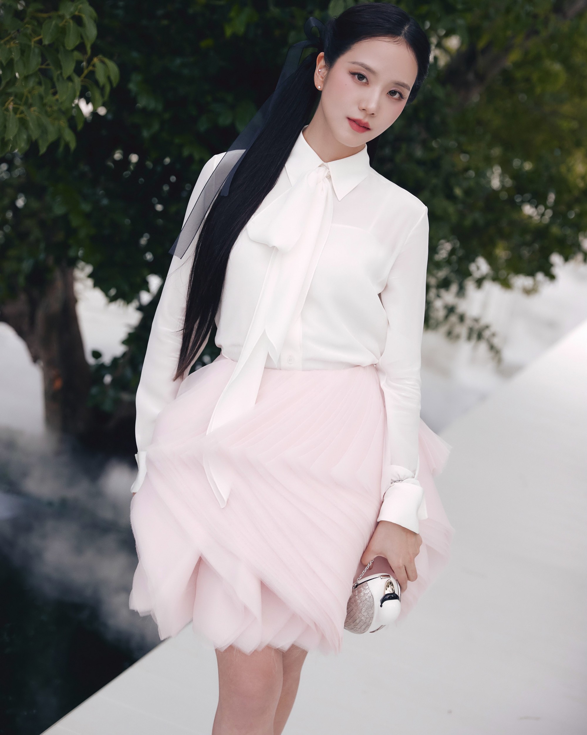 Jisoo: Xinh thì sang làm mẫu beauty, chứ gu xấu thì đừng đi Fashion Week - Ảnh 14.