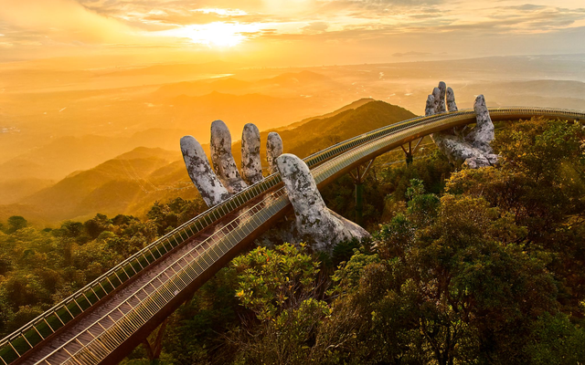 Sun World Ba Na Hills được gọi tên hai lần với hai hạng mục.