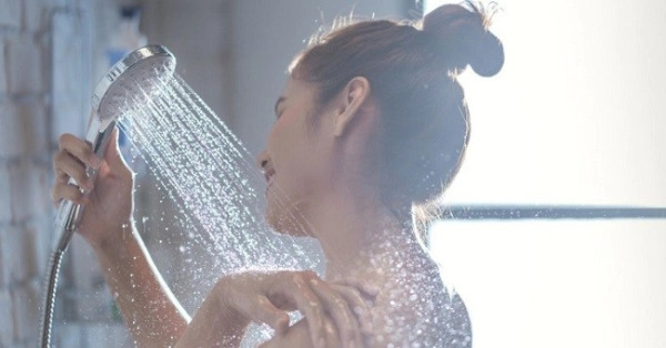 3 thói quen tắm cần bỏ ngay - Ảnh 1.