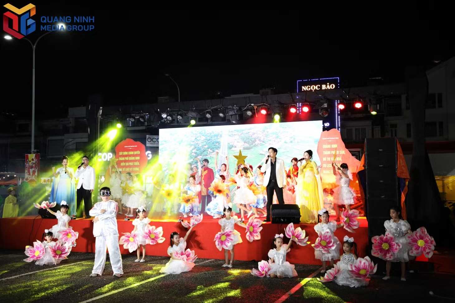 Hai ngày, 255.000 người 