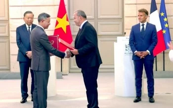 Bộ Tài chính và AFD trao biên bản thỏa thuận vay và viện trợ trị giá hơn 41 triệu EUR Bộ Tài chính và AFD trao biên bản thỏa thuận vay và viện trợ trị giá hơn 41 triệu EUR