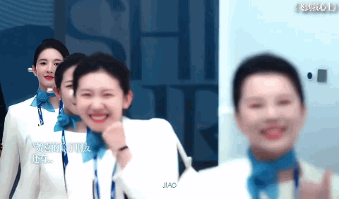 "Cơ trưởng đẹp nhất nhì màn ảnh Hoa ngữ": Rời đồng phục là lên đồ cực bén, váy áo qua tay đều được nâng tầm - Ảnh 5.