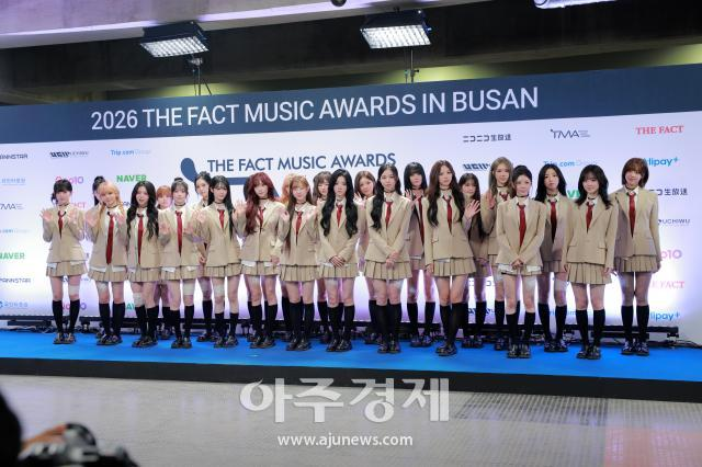Sự kiện hot nhất showbiz hôm nay: Seohyun (SNSD) hóa nữ thần, nam thần BAD "hẩy ngực" chiếm trọn spotlight- Ảnh 24.