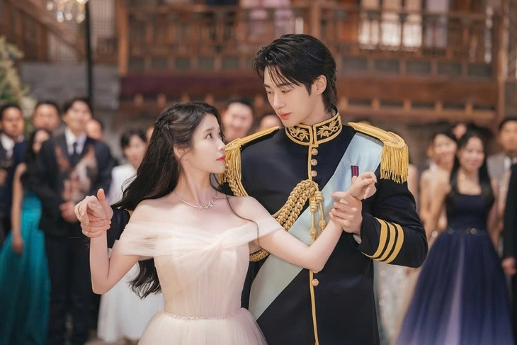 IU tranh thủ "dao kéo" nâng cấp nhan sắc sau khi chia tay Lee Jong Suk?- Ảnh 4.