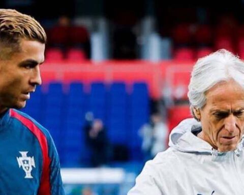 HLV Bồ Đào Nha ra tận sân bay níu kéo, Ronaldo vẫn quyết rời đi