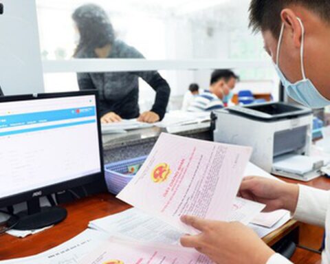 Hỗ trợ chuyển đổi nghề tính cho hộ hay người đứng tên sổ đỏ?