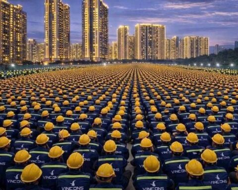 Tỷ phú Phạm Nhật Vượng tuyển hàng chục nghìn công nhân cho loạt “siêu dự án”, không cần kinh nghiệm, thu nhập tới 48 triệu đồng/tháng bao ăn ở