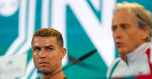 HLV Jorge Jesus từng gọi điện nài nỉ Ronaldo ở lại tuyển Bồ Đào Nha nhưng cuối cùng lại không dùng CR7 phút nào
