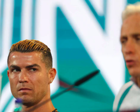 HLV Jorge Jesus từng gọi điện nài nỉ Ronaldo ở lại tuyển Bồ Đào Nha nhưng cuối cùng lại không dùng CR7 phút nào