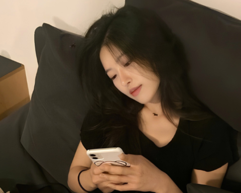 Lời khuyên cho người thường xuyên mua hàng online vào ban đêm