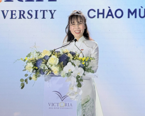 Nữ tỷ phú giàu nhất Việt Nam Nguyễn Thị Phương Thảo  hát “Mẹ yêu con” đầy cảm xúc sau khi làm một điều đặc biệt