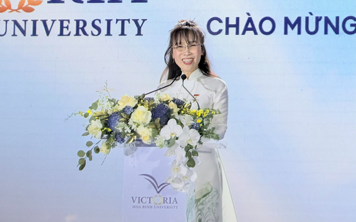 Nữ tỷ phú giàu nhất Việt Nam Nguyễn Thị Phương Thảo  hát “Mẹ yêu con” đầy cảm xúc sau khi làm một điều đặc biệt