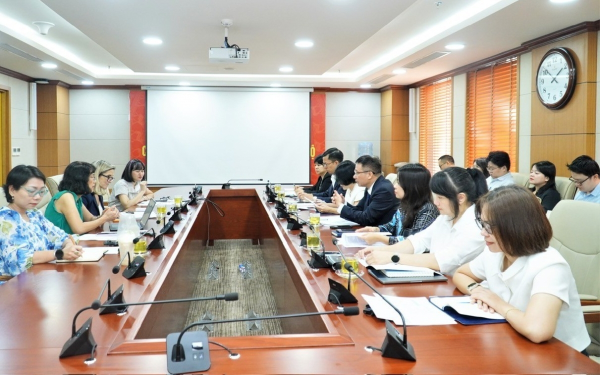 Thúc đẩy hợp tác phát triển hai thị trường vốn và các-bon