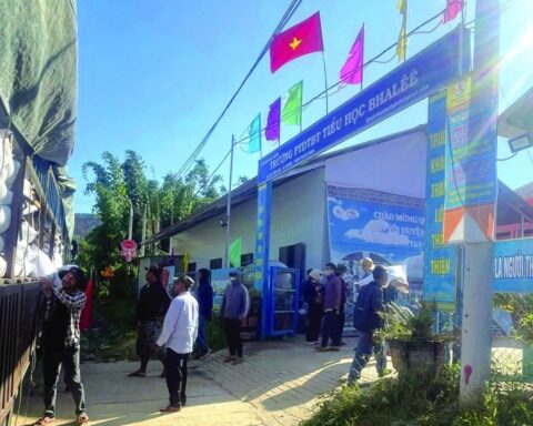 Gạo đến trường vùng xa, ấm tình trước năm học mới