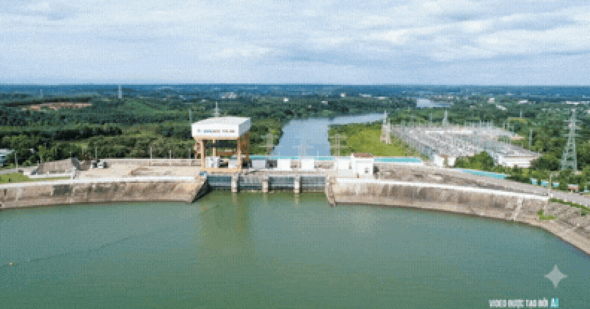 ‘Lên đời’ đại công trình của Việt Nam: Đào 400.227 m3 đất đá, đổ 48.354 m3 bê tông, lắp đặt 2.103 tấn thiết bị