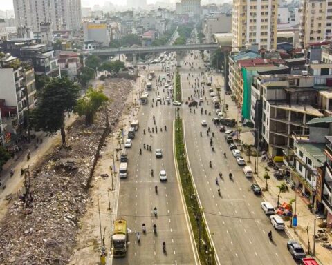 Bãi đỗ xe 4 mặt tiền giữa Vành đai 1 Hà Nội dần thành hình