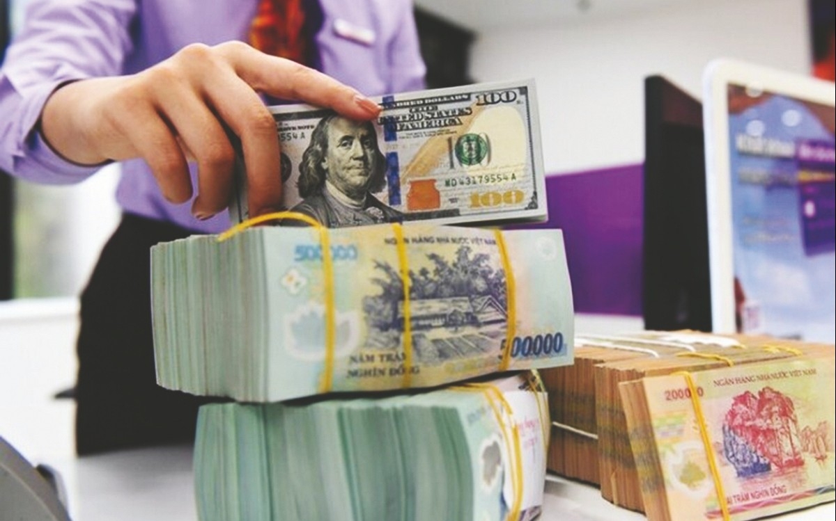 Thị trường tiền tệ tuần 28/9 – 2/10: Lãi suất trồi sụt mạnh giữa nhịp hút ròng hơn 53.000 tỷ đồng, tỷ giá vẫn “êm”