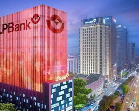 Cổ phiếu LPBank tăng trần, “cháy hàng” sau chuỗi giảm sâu