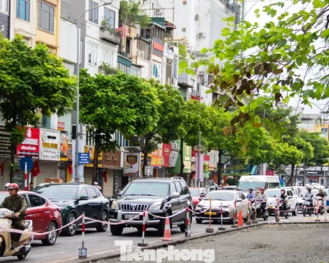 Đường nghìn tỷ vừa thông xe, Ô Chợ Dừa lại ùn ứ vì xén dải phân cách