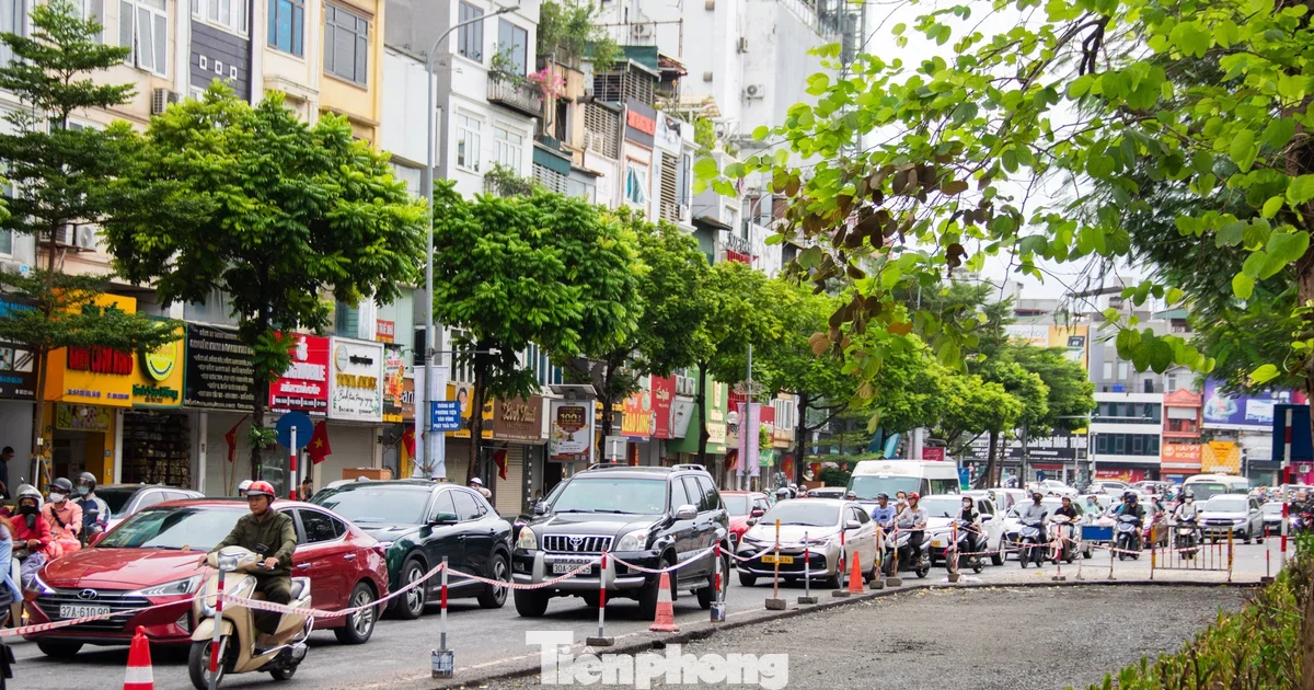 Đường nghìn tỷ vừa thông xe, Ô Chợ Dừa lại ùn ứ vì xén dải phân cách