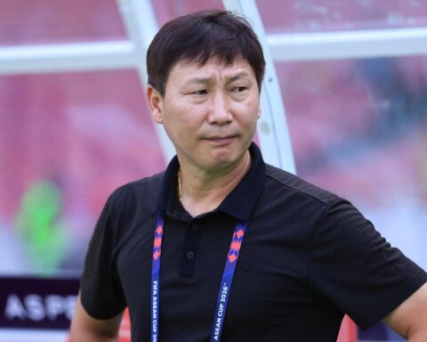 HLV Kim Sang-sik: “Tôi xin lỗi, tôi xin nhận hết trách nhiệm về trận thua này của ĐT Việt Nam”