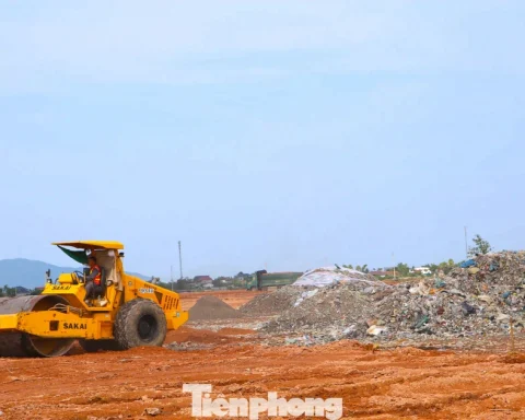 Phát lộ ‘núi rác’ dưới lòng đất khi thi công khu công nghiệp 1.555 tỷ